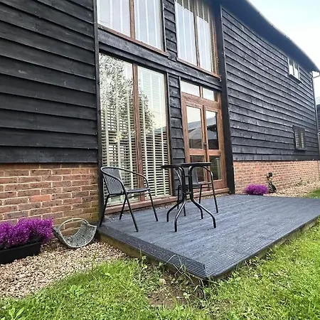 The Dairy Cottage With Hot Tub & Pizza Oven East Grinstead Exterior photo