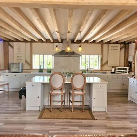 The Dairy Cottage With Hot Tub & Pizza Oven East Grinstead Exterior photo