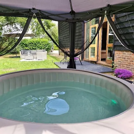 The Dairy Cottage With Hot Tub & Pizza Oven East Grinstead Exterior photo