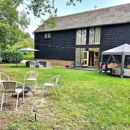 The Dairy Cottage With Hot Tub & Pizza Oven East Grinstead Exterior photo