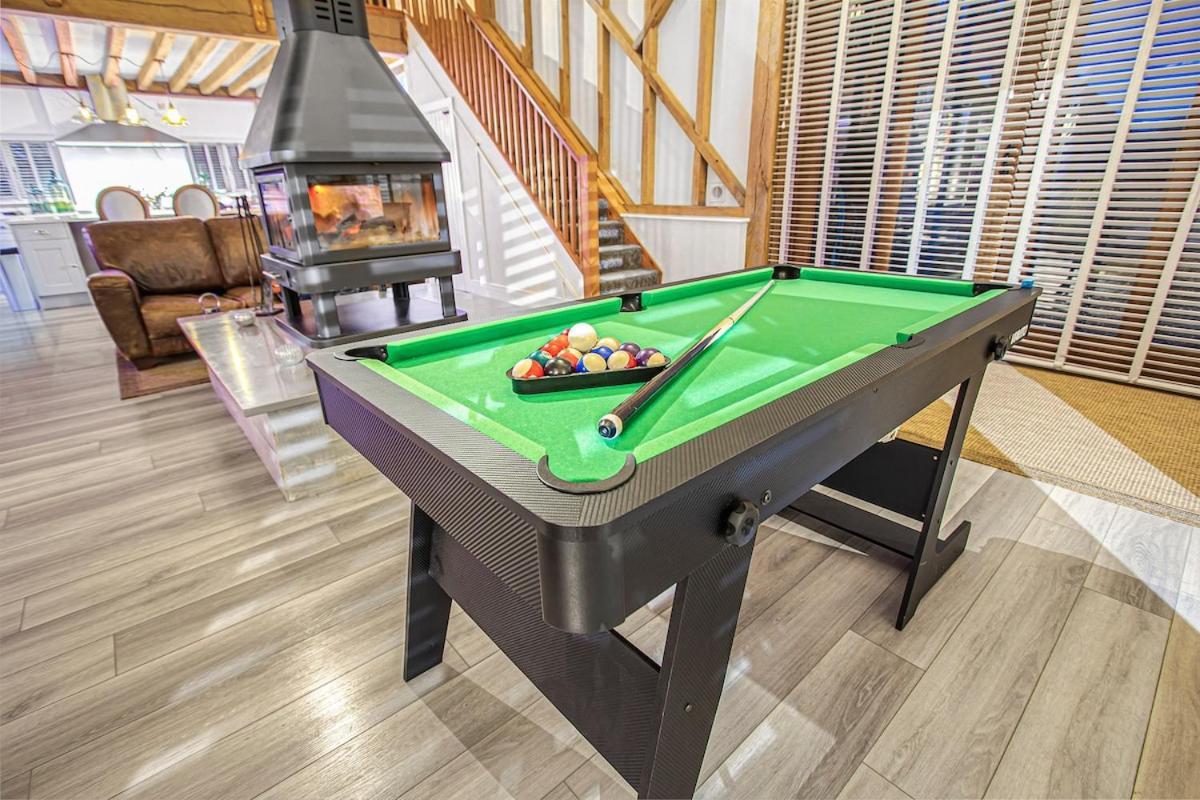The Dairy With Hot Tub & Pizza Oven East Grinstead