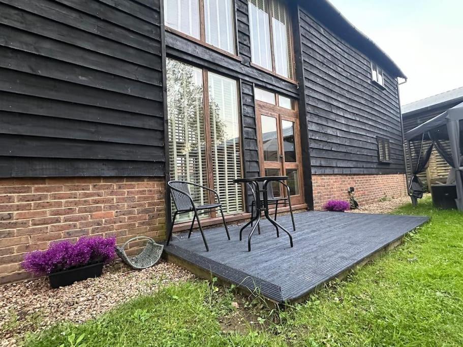 The Dairy With Hot Tub & Pizza Oven * East Grinstead