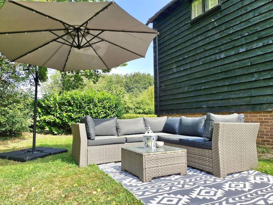 The Dairy With Hot Tub & Pizza Oven Holiday home East Grinstead