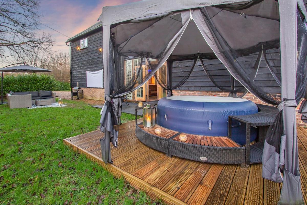 The Dairy With Hot Tub & Pizza Oven Holiday home *
