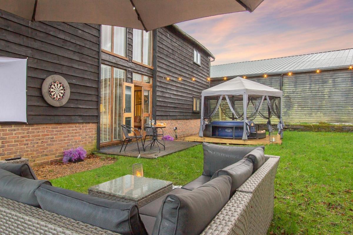 The Dairy With Hot Tub & Pizza Oven *