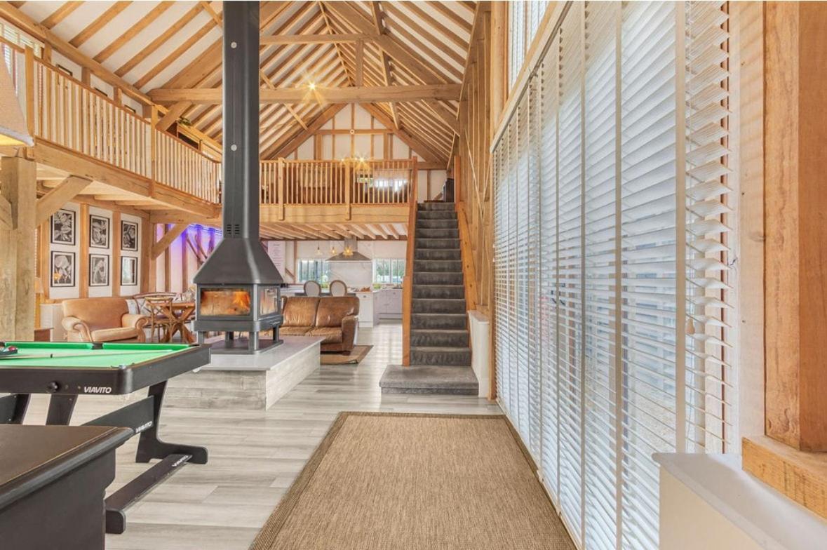 The Dairy With Hot Tub & Pizza Oven Holiday home East Grinstead